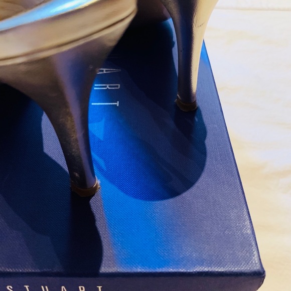 Stuart Weitzman Hiturn Gold 3 Inch Heel Sandals - Picture 3 of 4